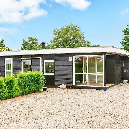 6 Person In Hejls-by Traum *