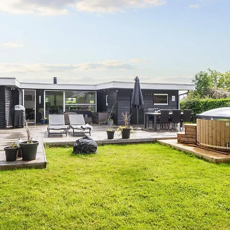 Дом отдыха 6 Person In Hejls-by Traum